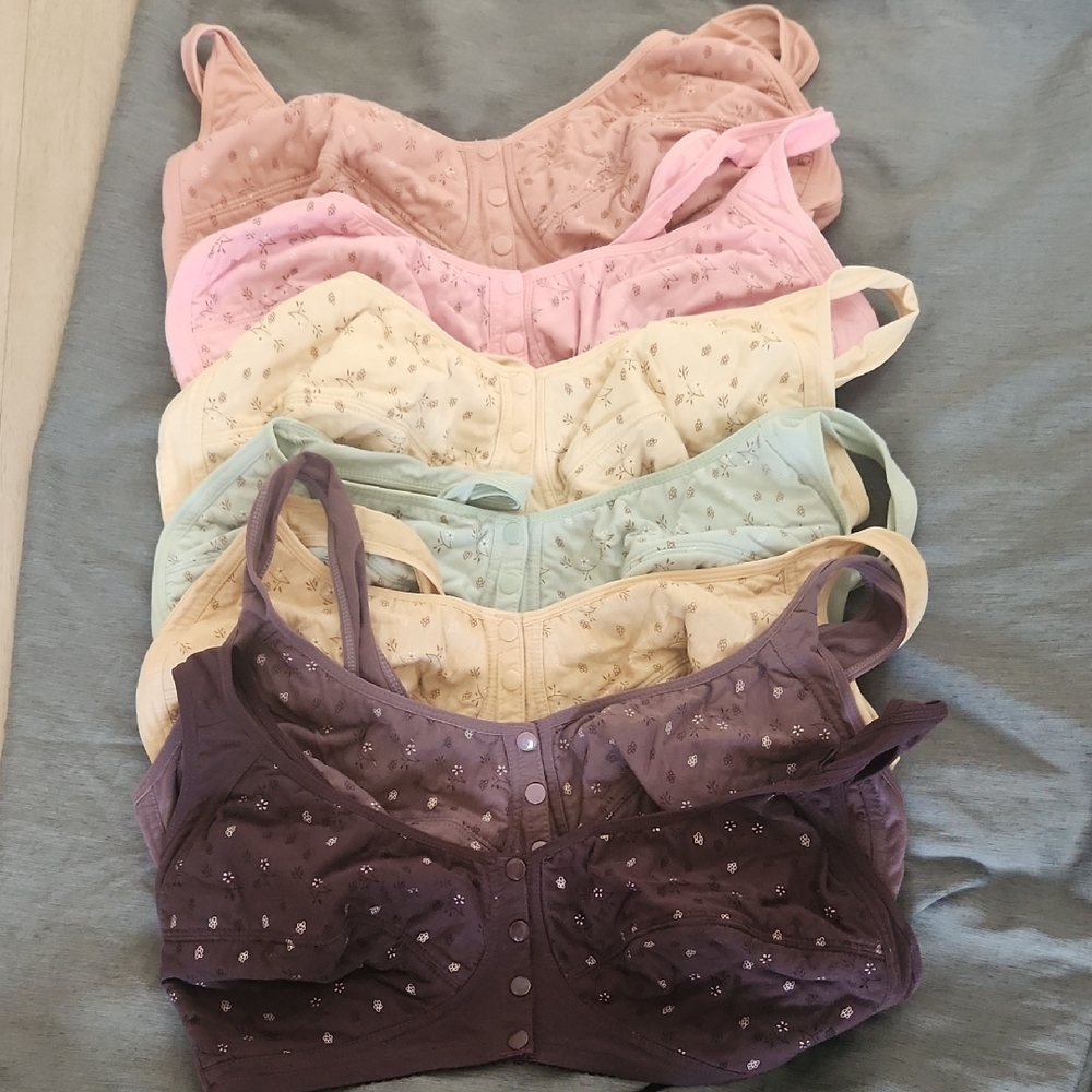 Set Of 7 Daisy Front Closure Bra Set - Multicolor